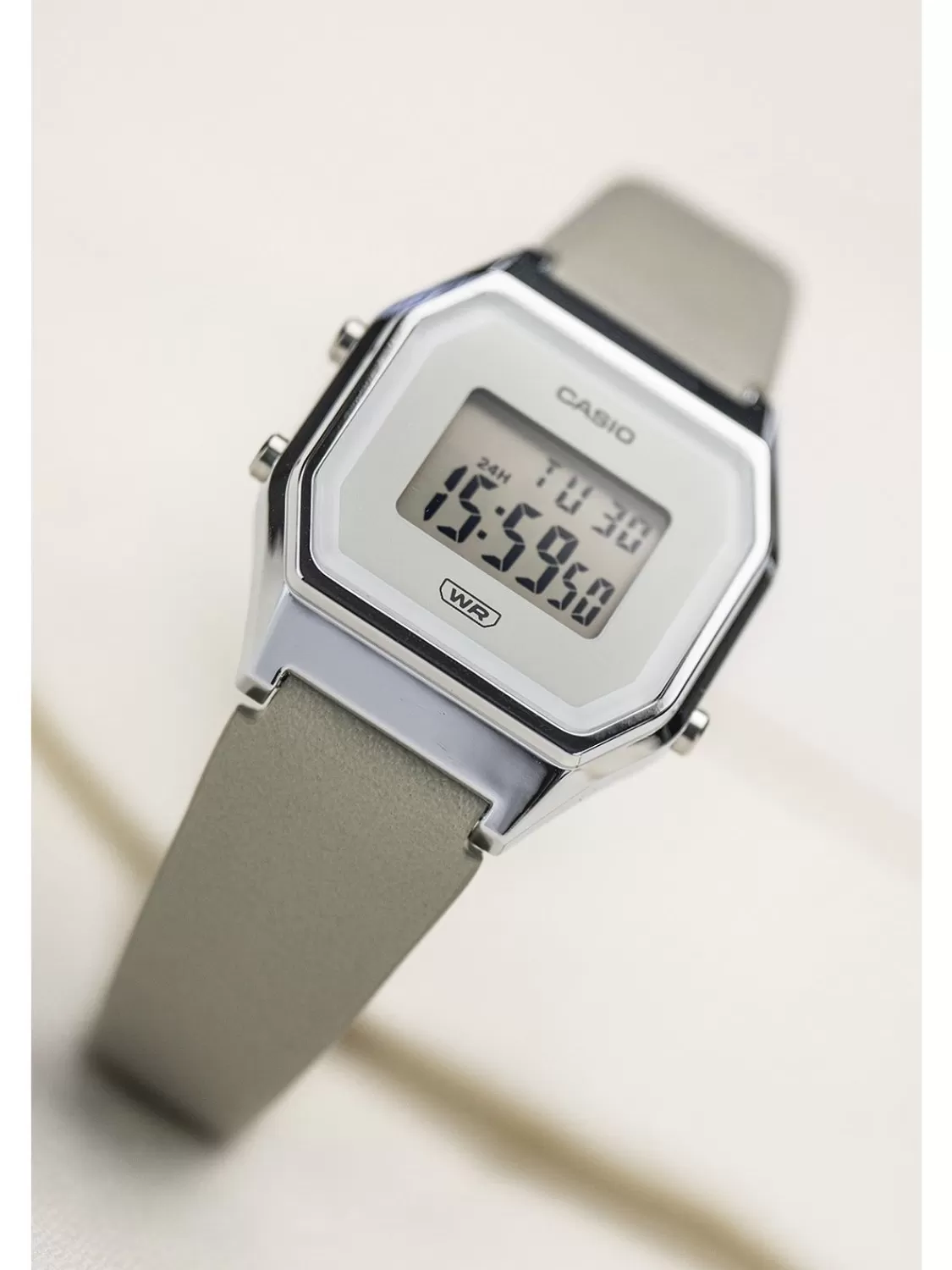 Casio Vintage Mini Damenuhr Grau/Silberfarben | Damenuhren